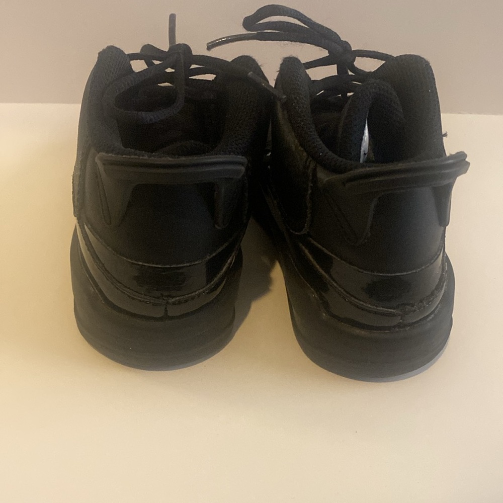 Nike - Picture 3 of 4